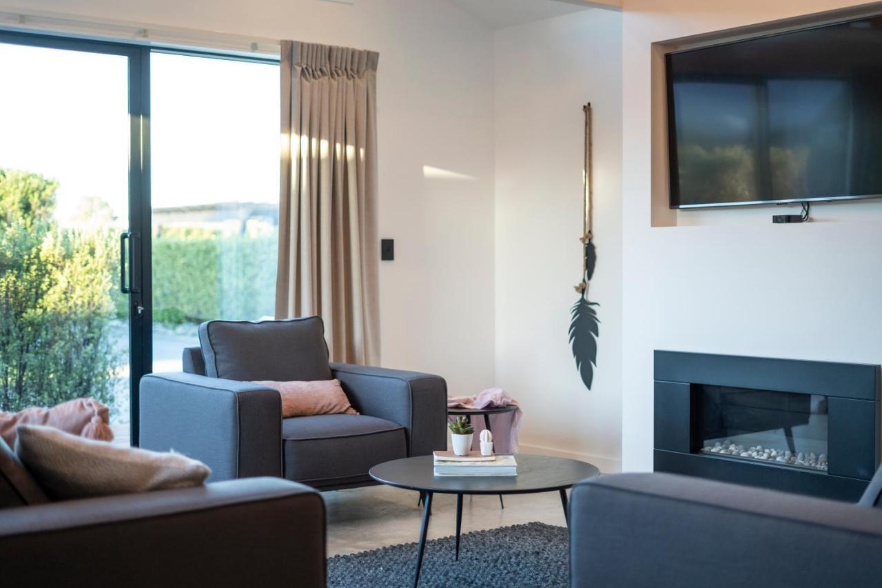 Black Barn Modern: Luxe Martinborough Escape Exterior foto