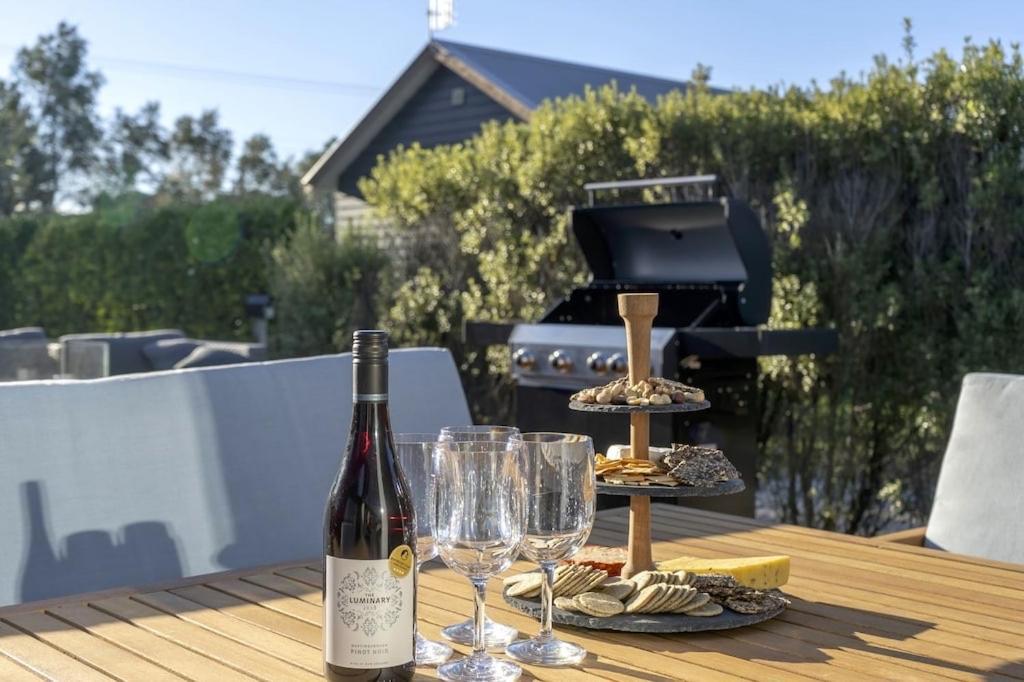 Black Barn Modern: Luxe Martinborough Escape Exterior foto